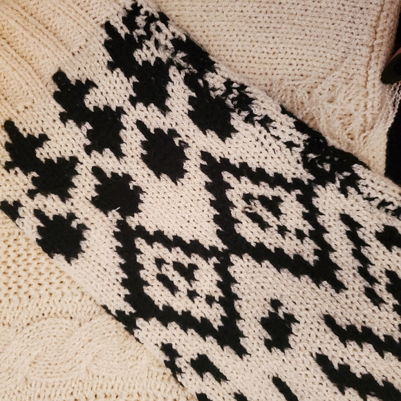 POL Sweater - Picture 2 of 2